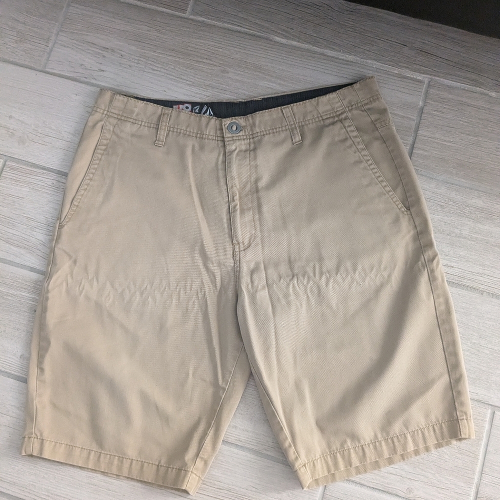 MEN'S VOLCOM SHORTS